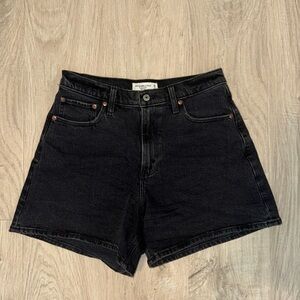 ABERCROMBIE HIGH RISE CURVE LOVE DAD SHORT BLACK